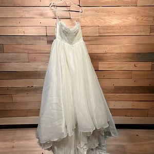 Unaltered New Size 14 Wedding Dress